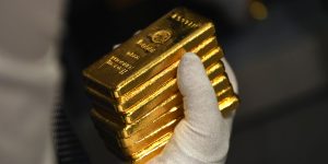 Gold Prices Drop as Trade Tensions Ease and Ceasefire Hopes Rise